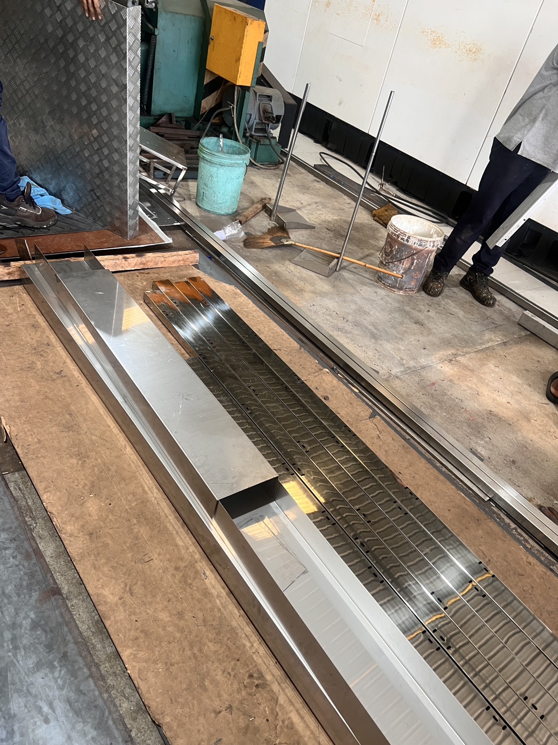 HYDRAULIC LIFT ELEVATOR 29